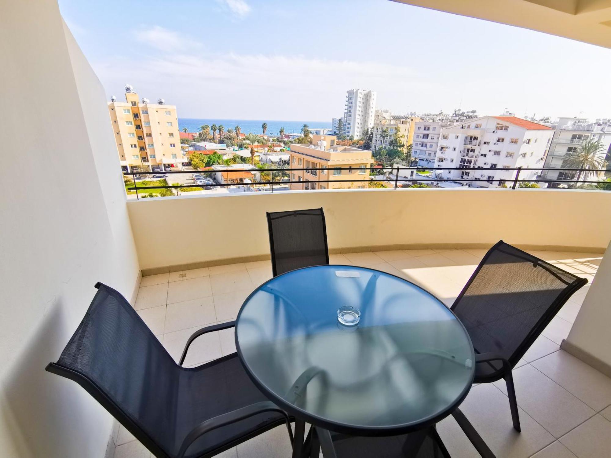 License To Chill Apartment Larnaca Eksteriør billede